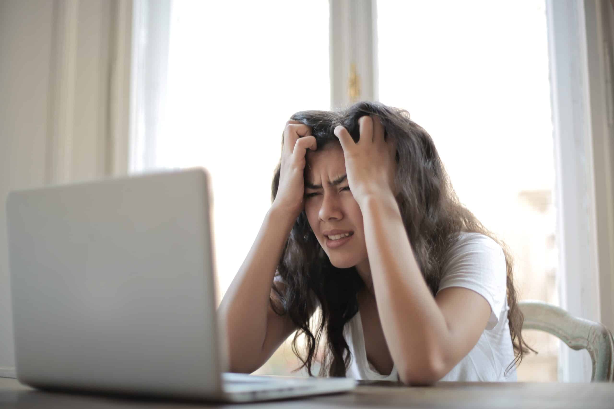 You are currently viewing How to Deal with Online Dating Burnout